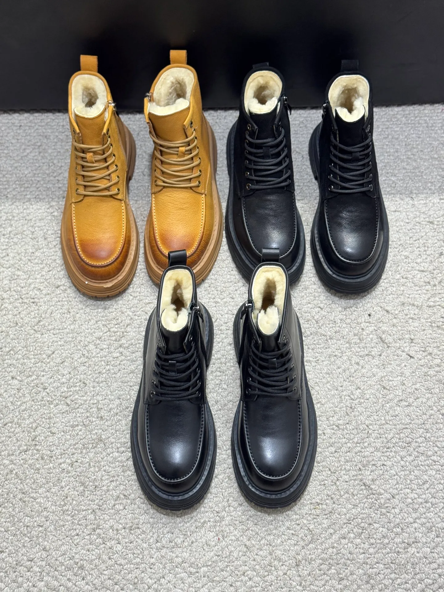 Men's men's shoes 💰660 [New style] 🦥🦥UGG - high-end quality 🔥Australian imported wool 🔥Full fur original single entry and exit counter without pressure, let you feel no replacement 💏The upper is made of first-layer cowhide 'all original Australian wool' Strict men's boots thick wool can be distinguished by the naked eye 💓Real wool keeps warm and does not smell like feet, warms the whole winter ✨Carefully crafted for those who know the goods🔥Size: 38-44 (45 customized